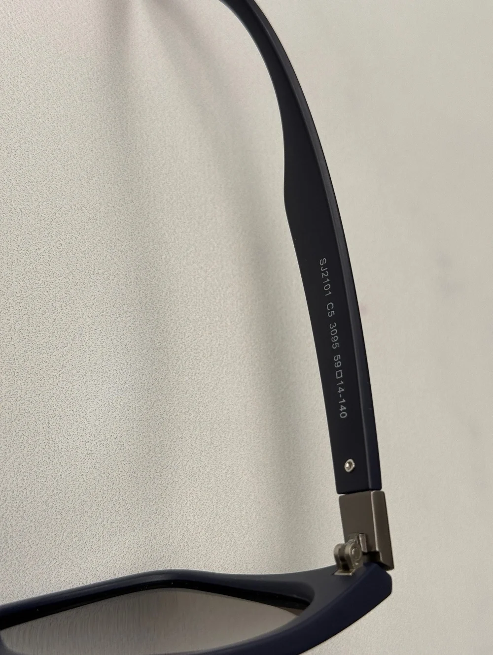 N/A modern black